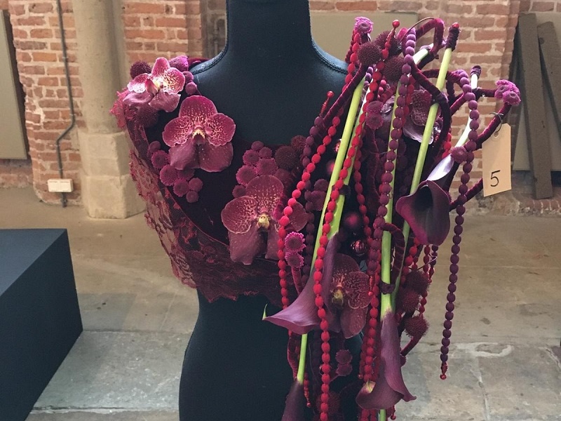 Bloemsierkunst NK Junioren Florale krans Carline Refuge