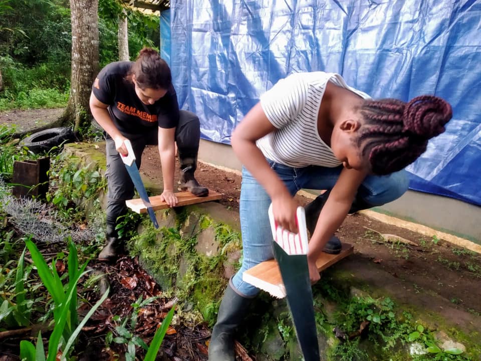 Mbo-studenten doen vrijwilligerswerk op Java