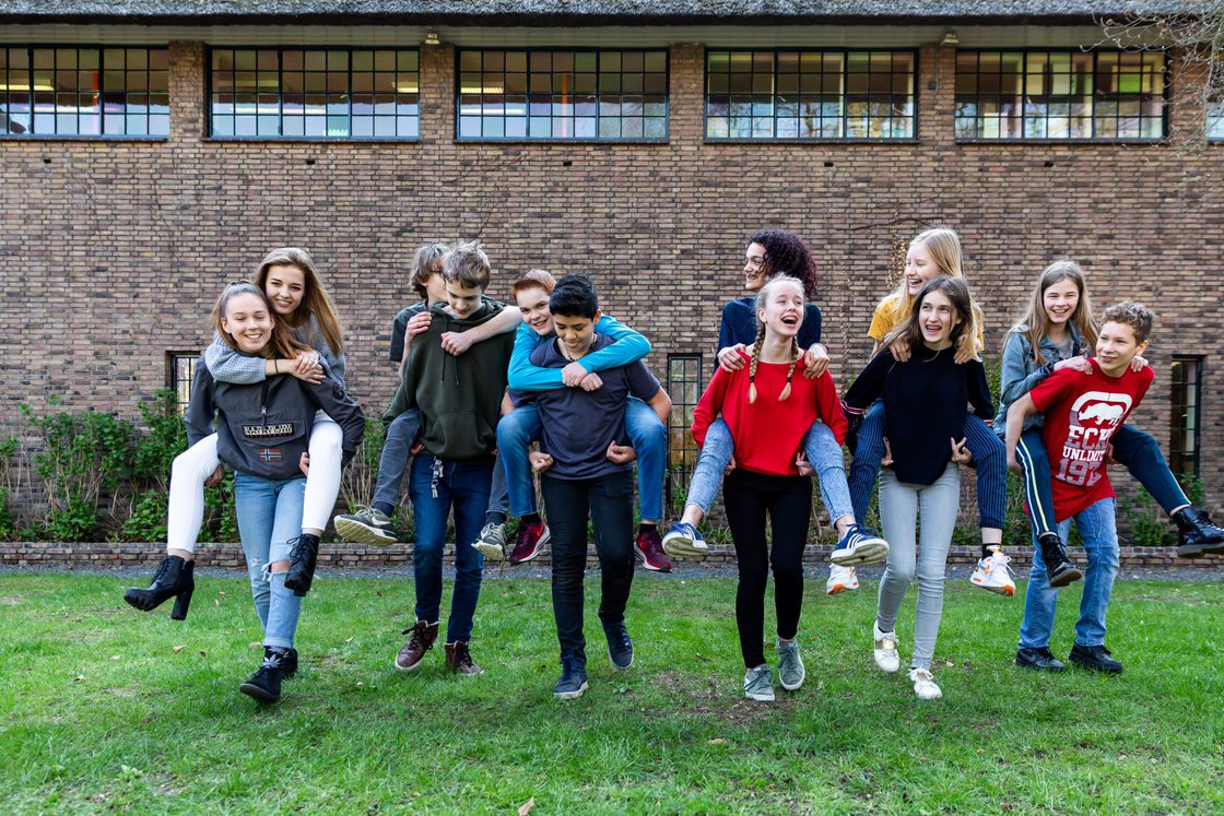 Leerlingen hebben lol in leren